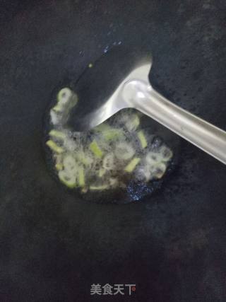 【河北】素炒西葫芦的做法步骤：1