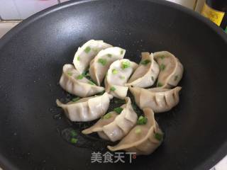 【江苏】猪肉锅贴的做法步骤：10