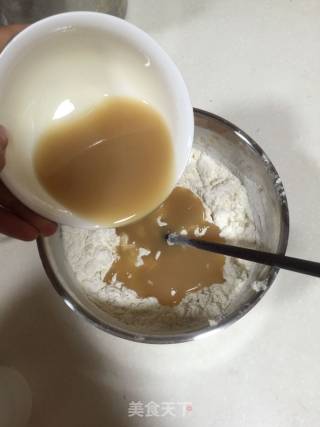 蛋黄酥的做法步骤：2