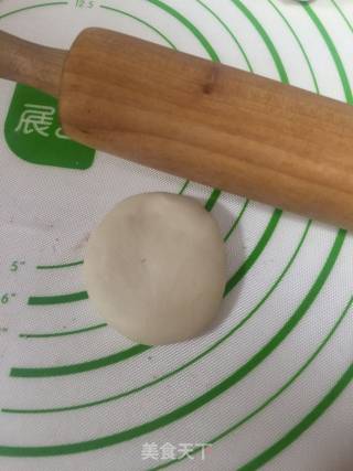 蛋黄酥的做法步骤：8