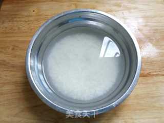 【广东】鲜虾鸡肉砂锅粥的做法步骤：1