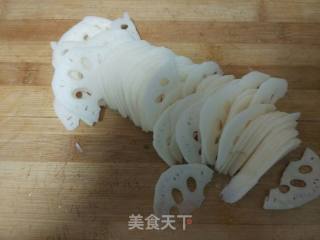 【天津】糖醋藕片的做法步骤：2