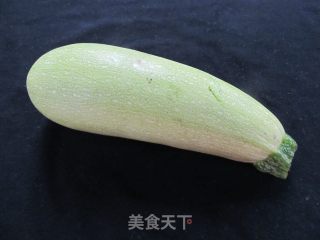 【四川】炝炒西葫芦的做法步骤：1