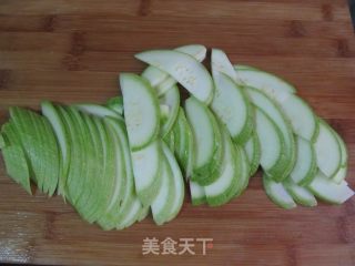 【四川】炝炒西葫芦的做法步骤：2