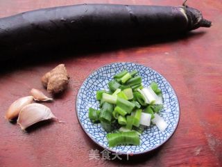 【四川】鱼香茄子的做法步骤：1
