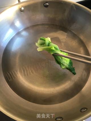 【哈尔滨】辅食小白菜????鸡肉松米粉的做法步骤：2
