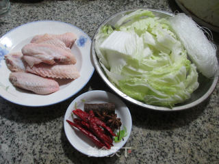【宁波】中翅白菜煮粉丝的做法步骤：1