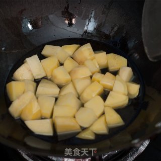 红烧土豆的做法步骤：1