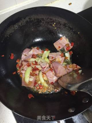 香菇腐竹炒培根的做法步骤：4