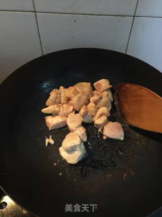 【东北菜】鸡肉蘑菇煲仔饭的做法步骤：3