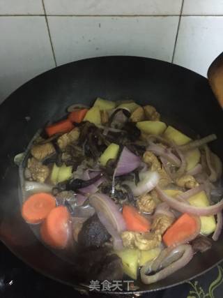 【东北菜】鸡肉蘑菇煲仔饭的做法步骤：4