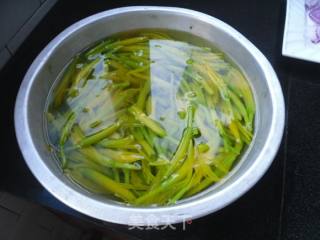【东北】五花肉烧黄花的做法步骤：3
