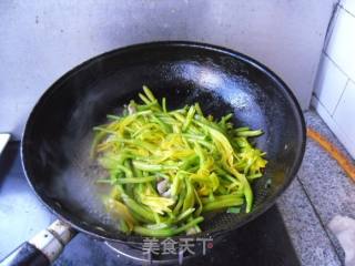 【东北】五花肉烧黄花的做法步骤：9