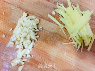干煸豌豆鸡块的做法步骤：4