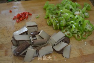 【安徽】青椒炒鸡蛋干的做法步骤：2