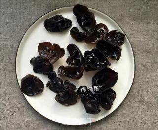 【山东】木耳酿肉的做法步骤：1