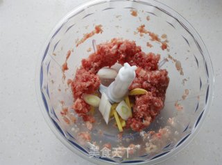 【烟台】荠菜猪肉蒸包的做法步骤：3