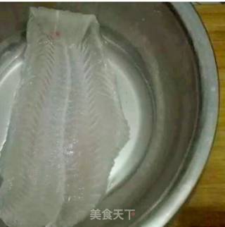 香酥鱼柳的做法步骤：1