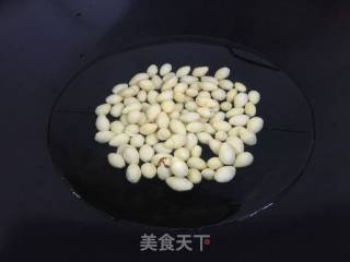 鹌鹑蛋滒烧白果的做法步骤：2