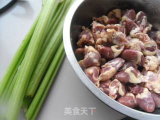 【东北】西芹鸡心的做法步骤：1