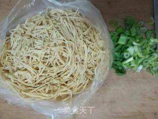 【河北】凉拌豆腐丝的做法步骤：1