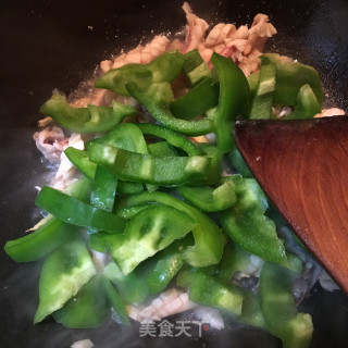 【广东】鱿鱼干炒圆椒的做法步骤：5