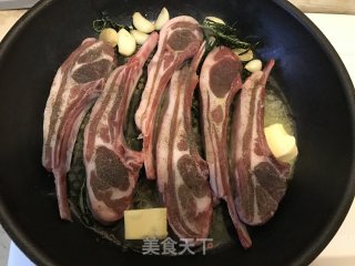 迷迭香杂蔬烤法式羊排的做法步骤：9