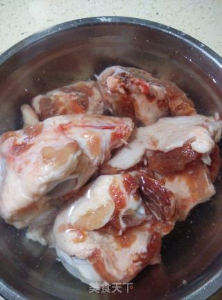 【四川】龙骨萝卜汤的做法步骤：1