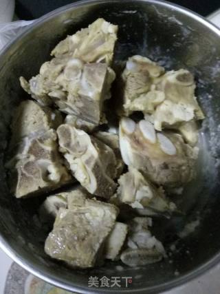 糖醋排骨的做法步骤：1