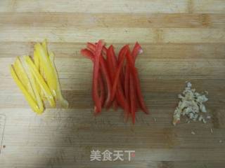 【天津】彩椒拌双耳的做法步骤：2