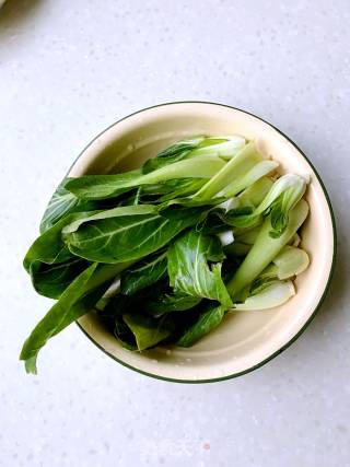 【宁波】菜肉馄饨的做法步骤：1