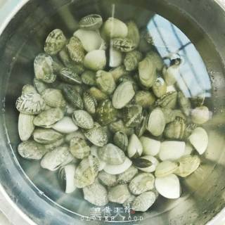 辣口花蛤的做法步骤：1