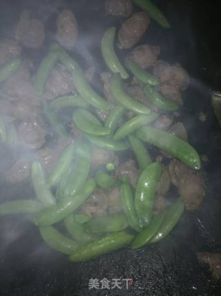 荷兰豆炒腊肠的做法步骤：5