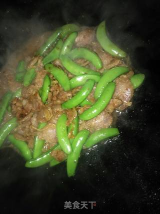 荷兰豆炒腊肠的做法步骤：6