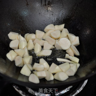 油焖茭白的做法步骤：2