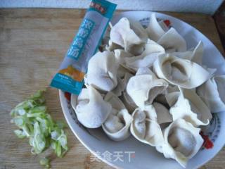 【东北】鲜汤馄饨的做法步骤：1