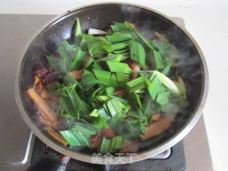 【湖北】青蒜腊肠炒鸡蛋干的做法步骤：7