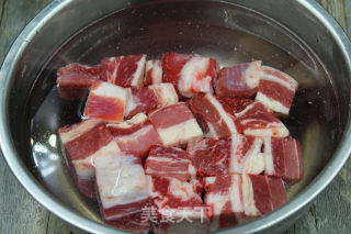 【辽宁】清炖萝卜牛肉汤的做法步骤：2