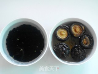 【广东】黑豆木耳乌鸡汤的做法步骤：2