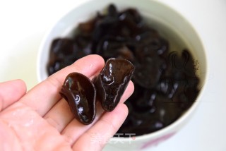 【广东】黑豆木耳乌鸡汤的做法步骤：3