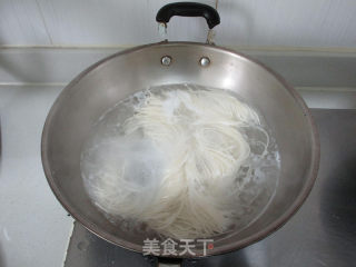 【上海】酸菜黄鱼面的做法步骤：11