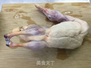 无油麻辣啤酒鸭的做法步骤：1
