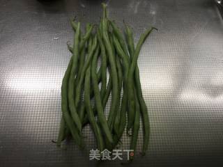 干煸豆角的做法步骤：1