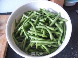 【东北】香辣豆角的做法步骤：1
