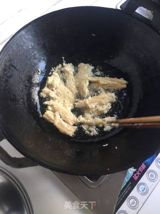 炝锅腐竹的做法步骤：4