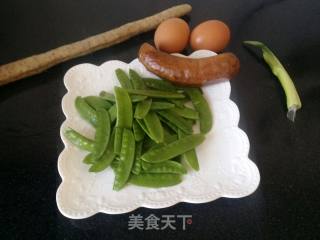 【东北】荷兰豆炒香肠山药的做法步骤：1