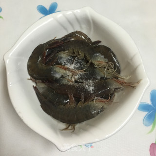 【广东】蒸蒸日上--蒜蓉粉丝蒸大虾的做法步骤：1