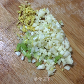 【广东】蒸蒸日上--蒜蓉粉丝蒸大虾的做法步骤：2