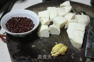 【广东】赤小豆粉葛猪骨汤的做法步骤：3
