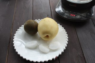 【广东】海底椰罗汉果雪梨饮的做法步骤：1